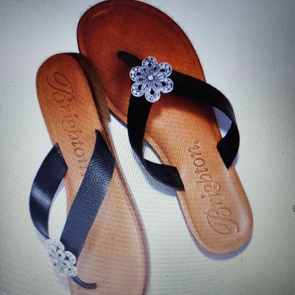 Brighton Aster Flower Thong Black Sandals - NIB size 7M